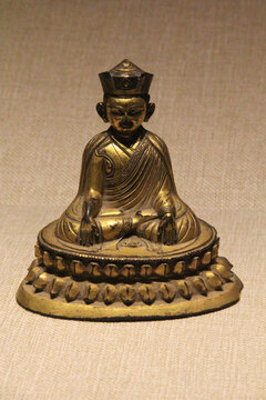 清代铜鎏金喇嘛坐像