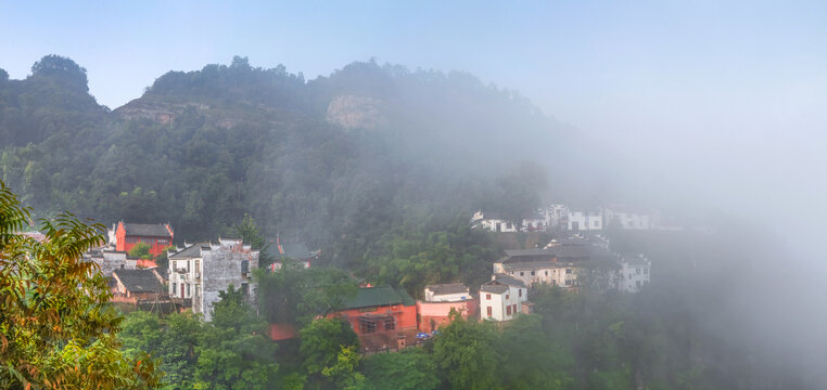 齐云山月华街云海全景图