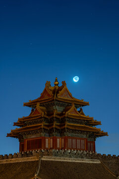 北京故宫角楼月亮夜景