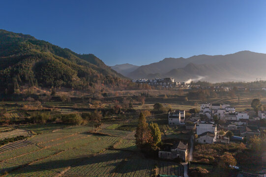 皖南山村秋天晨景