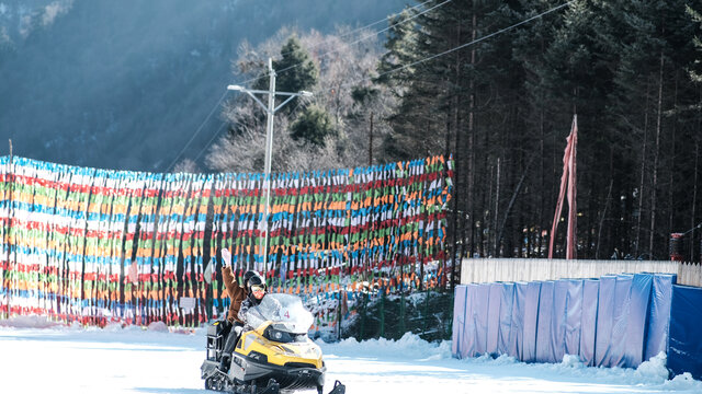 景区骑行雪地车