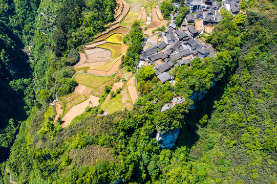 航拍湘西吉斗苗寨农村山村田园