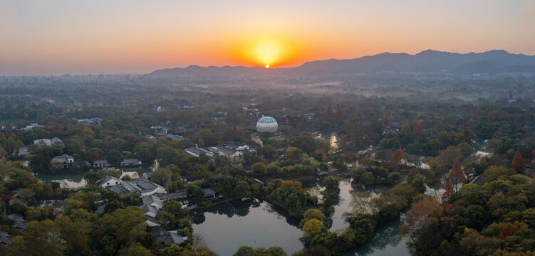 杭州市西溪湿地公园秋色晨雾