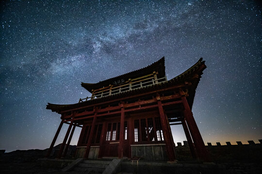 大连城山古城夜景星空银河