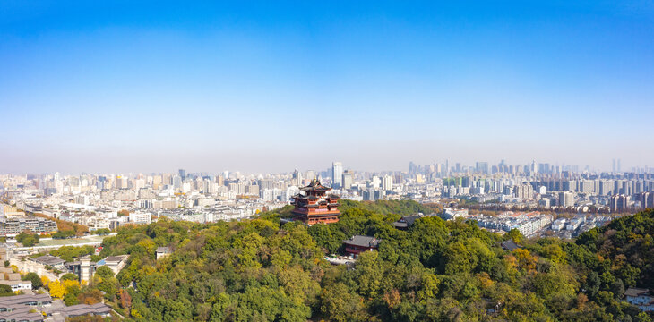 杭州市西湖吴山景区城隍阁秋色