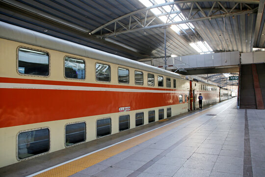 北京火车站的双层列车