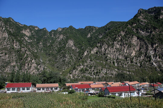 京承铁路沿线的农村和大山