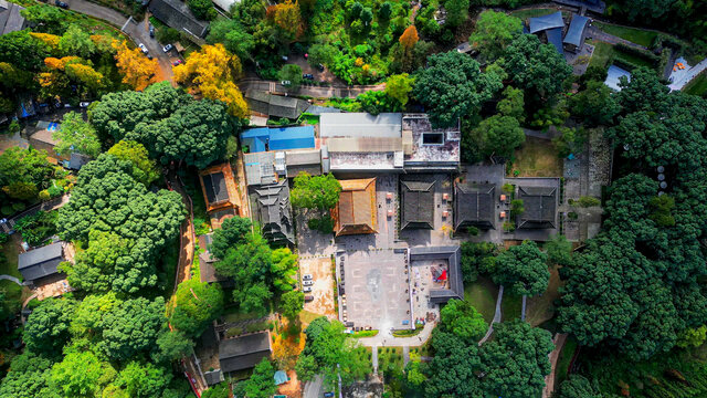 鸟瞰云峰寺院全景