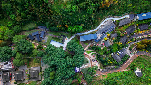 鸟瞰云峰寺院全景