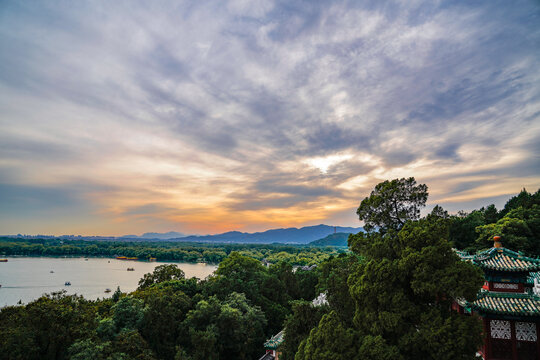 北京颐和园佛香阁湖面