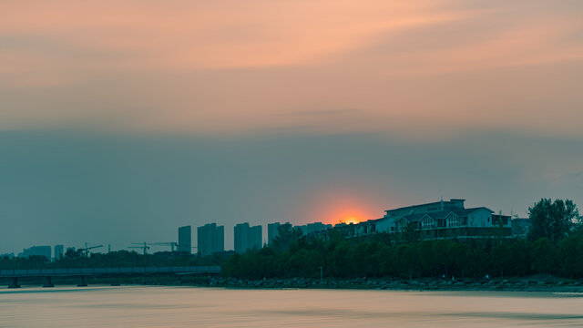 贾鲁河畔的夕阳西下
