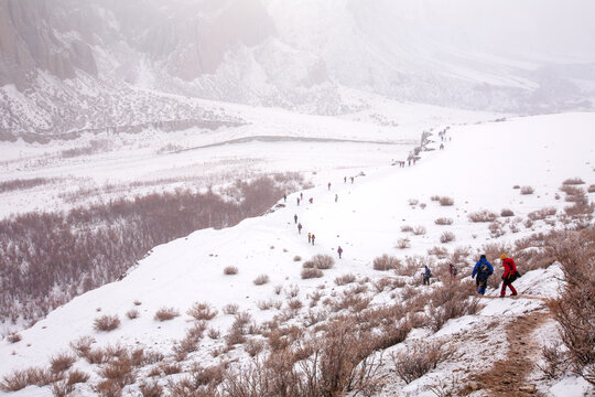 冬季徒步新疆努尔加大峡谷