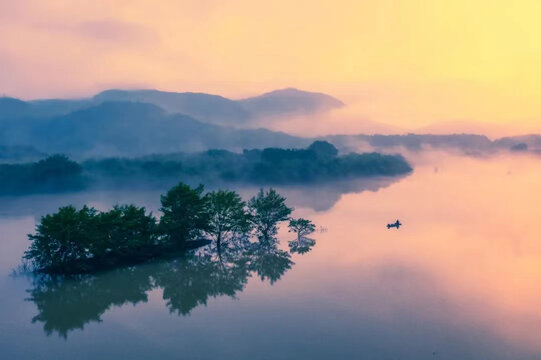 多彩的水库