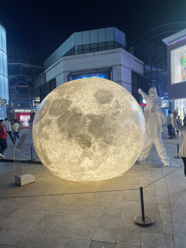 月球雕塑