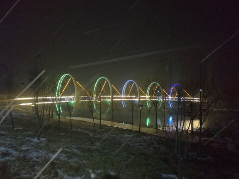 风雪中的五环彩桥