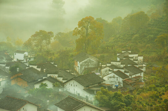 江西婺源石城村晨雾