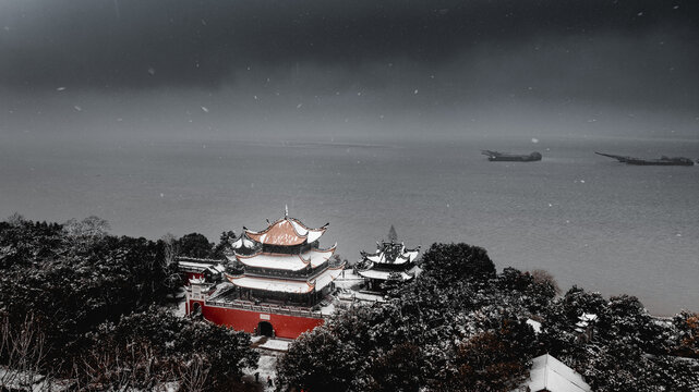 岳阳楼下雪风格