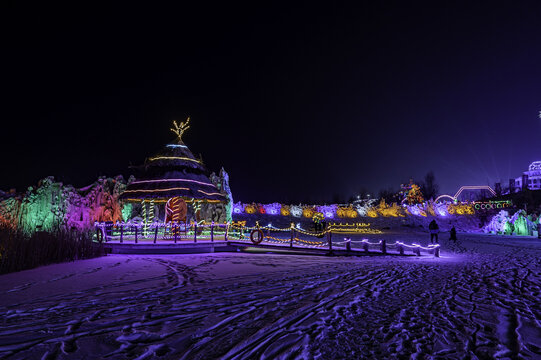 夜晚的长春冰雪新天地景观