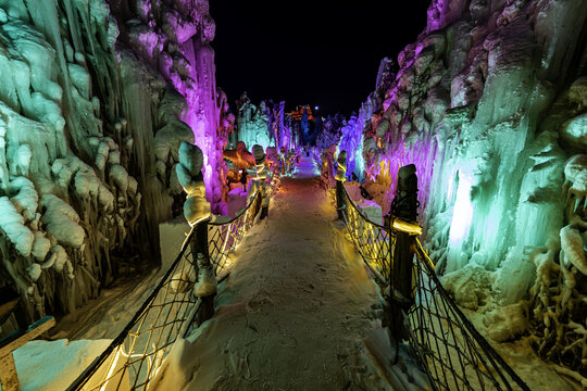 夜晚的长春冰雪新天地景观