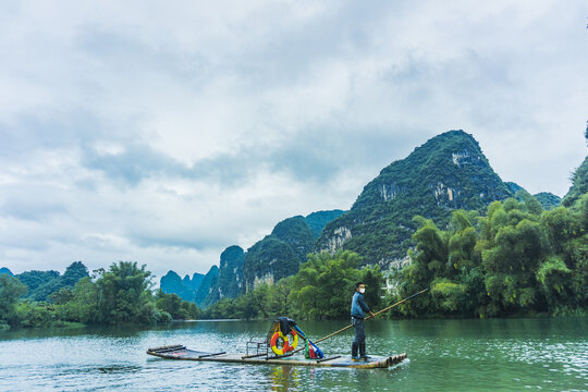 桂林风光阳朔漓江山水竹筏游船