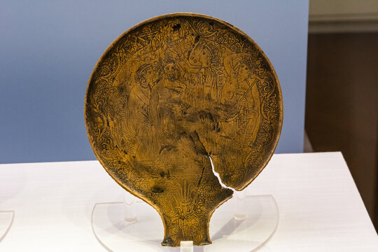 梅那瓦诞生刻纹青铜镜
