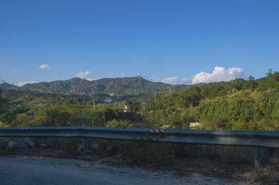 山村路边风景