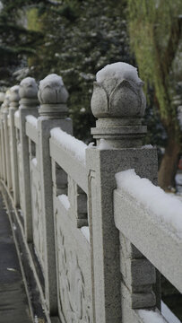 雪落栏杆