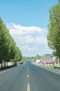 雨后的省道公路风景