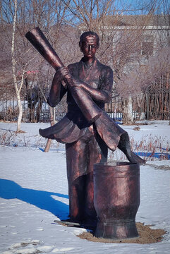 朝鲜族人物雕塑