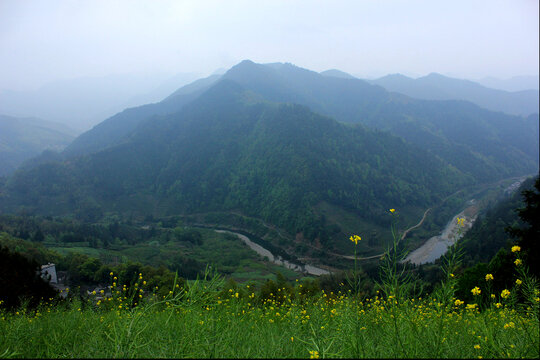 大山中的村庄