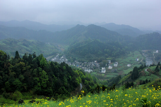 大山中的村庄