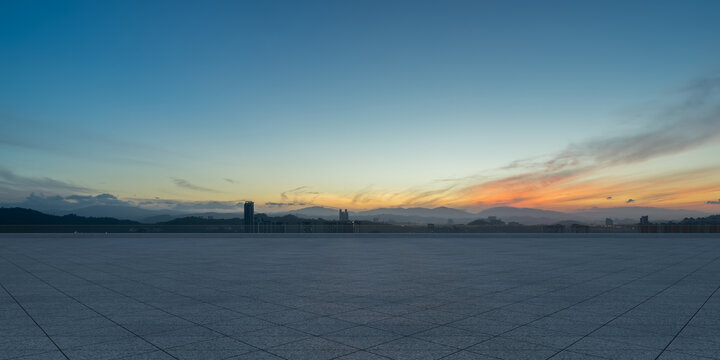 夕阳广场照片