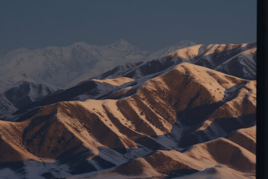 雪山晨光