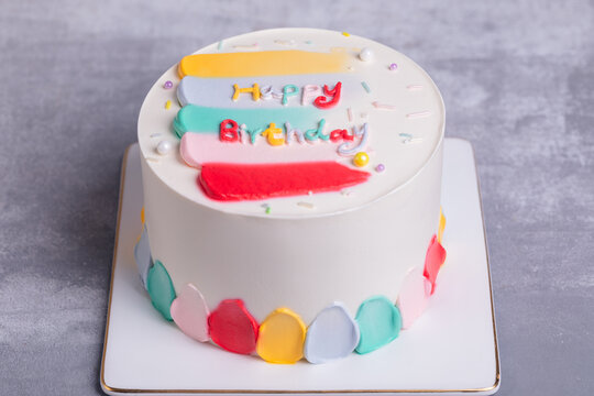 手绘彩虹蛋糕