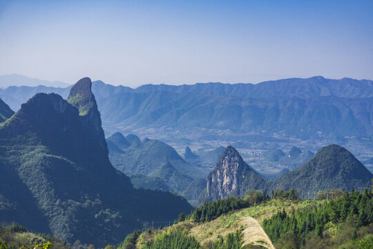 高山群山森林蓝天