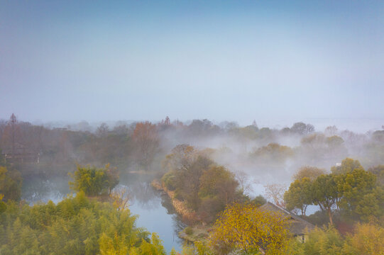 杭州西溪湿地公园晨曦云雾