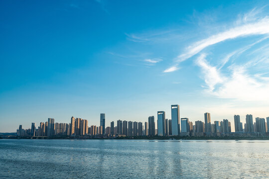 长沙湘江沿岸湖南金融中心建筑群风光