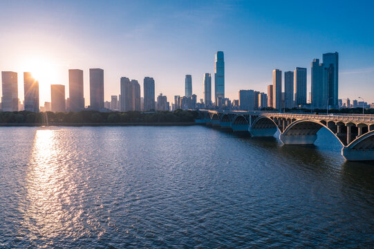 航拍长沙橘子洲大桥湘江沿岸城市风光