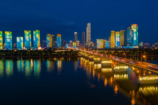 航拍长沙橘子洲大桥湘江沿岸城市夜景风光