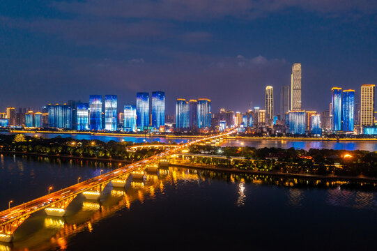 航拍长沙橘子洲大桥湘江沿岸城市夜景风光