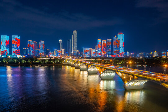 航拍长沙橘子洲大桥湘江沿岸城市夜景风光