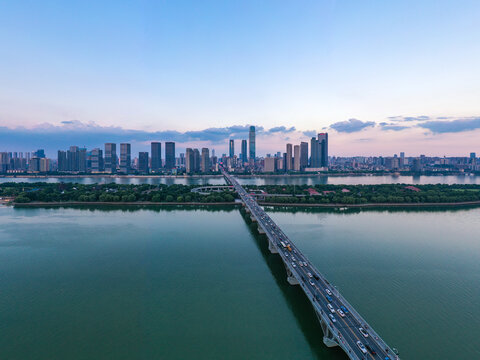 航拍长沙橘子洲大桥湘江沿岸城市风光