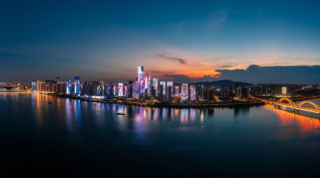 航拍湘江沿岸湖南金融中心建筑群夜景风光
