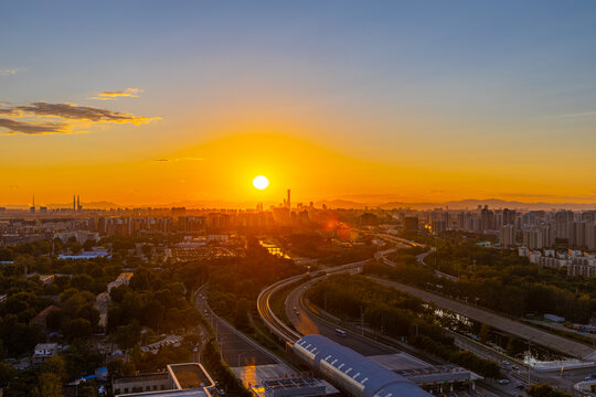 夕阳下北京通州轻轨车站