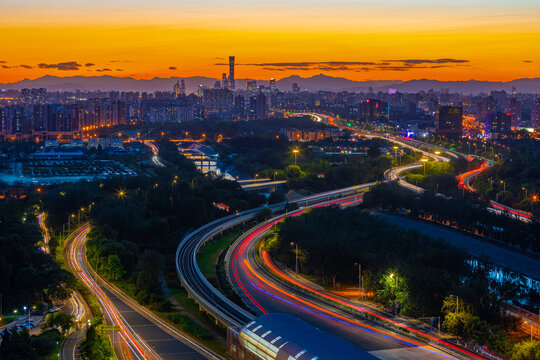 远眺夕阳下的国贸CBD中央商务区中国尊