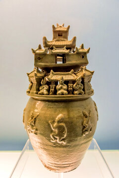 上海博物馆青釉堆塑楼阙人物罐