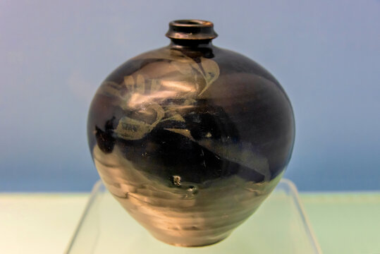 上海博物馆金代黑釉褐彩瓶