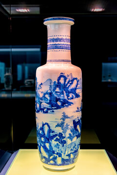 上海博物馆明青花山水图瓶