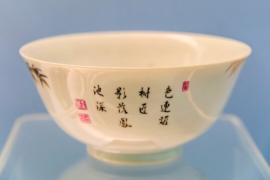 上海博物馆清代珐琅彩黑竹图碗