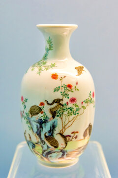 上海博物馆珐琅彩竹菊鹌鹑图瓶